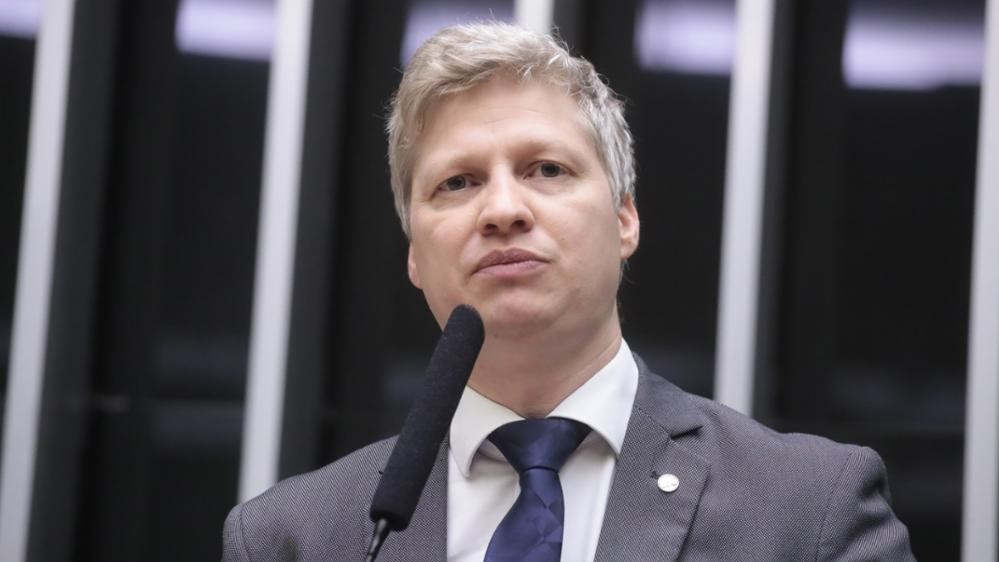 O deputado federal Marcel van Hattem (foto) reforça que o apoio de Lula ao ditador da Rússia, Vladimir Putin, é uma vergonha para a diplomacia brasileira (créditos: Bruno Spada/Câmara dos Deputados).