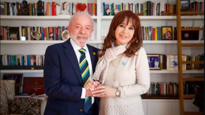 A visita de Lula e Mauro Vieira à Cristina Kirchner afunda ainda mais a credibilidade já desgastada da diplomacia brasileira (créditos: Ricardo Stuckert).
