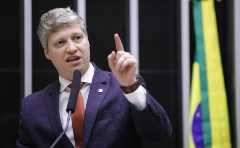 A Câmara Federal acertou em cheio ao aprovar a emenda de Marcel van Hattem que fortalece a punição de crimes hediondos (créditos: Câmara dos Deputados).