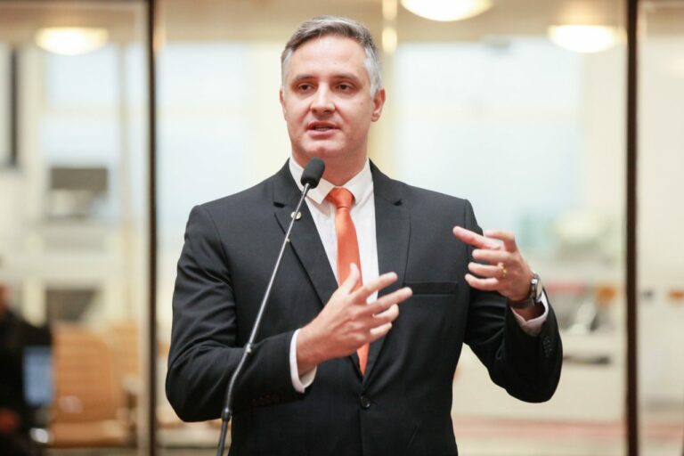 Depois de arquivar a denúncia contra o contrato irregular entre CIASC E OASIS Cloud, o MP voltou a investigar o caso (créditos: Assembleia Legislativa de Santa Catarina).