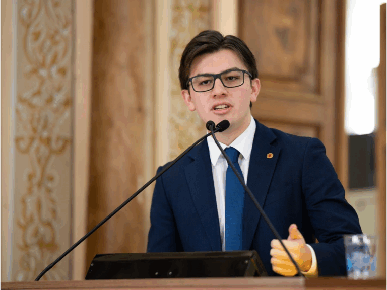 Guilherme Kilter apresentou um projeto para combater o aumento da população de rua em Curitiba, usando a tecnologia para permitir um atendimento personalizado aos indivíduos vulneráveis (créditos: Câmara Municipal de Curitiba).