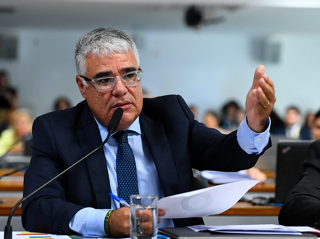 Eduardo Girão, que votou contra a PEC da Blindagem e ajudou a derrotar a proposta no Senado, discursa na CCJ.