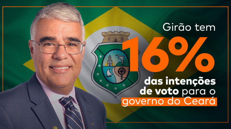 O senador Eduardo Girão ao lado do título "Girão tem 16% das intenções de voto para o governo do Ceará" e ao fundo a bandeira do Ceará.