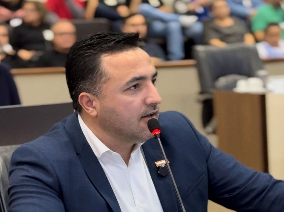 Rodrigo D’Avila, que teve o seu projeto de transparência do IPTU e ITBI aprovado em Canoas, fala no plenário da Câmara de Vereadores.