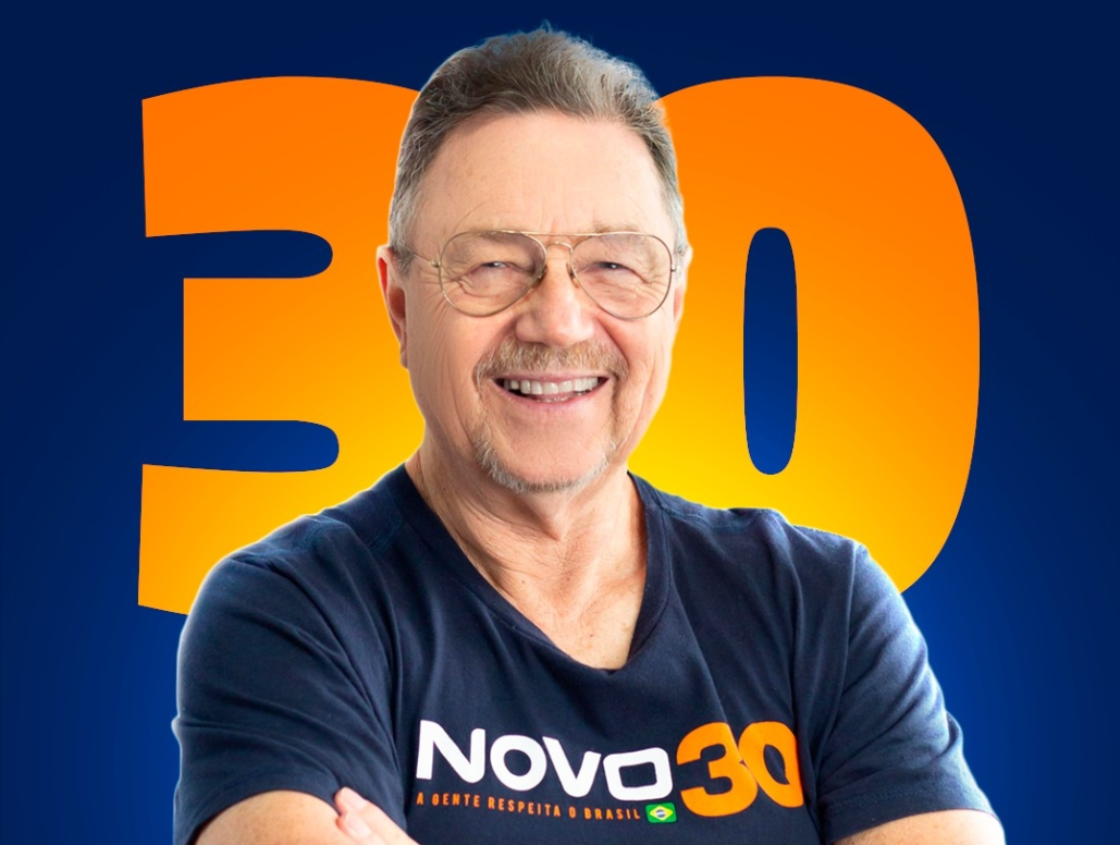 O prefeito de Corupá, Eddy Eipper, que lançou a PMI para aprimorar o potencial turístico da Rota das Cachoeiras, com a camisa do NOVO e o 30 atrás.