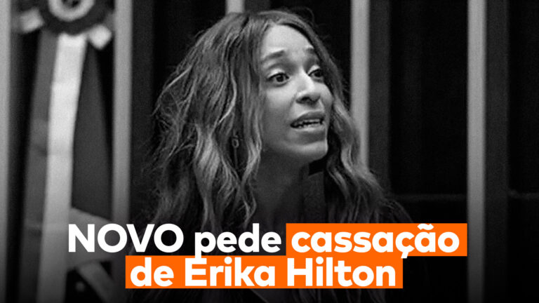 Do lado esquerdo, Erika Hilton, do direito, o presidente do NOVO, Eduardo Ribeiro, e abaixo deles a frase "NOVO pede cassação de Erika Hilton”.