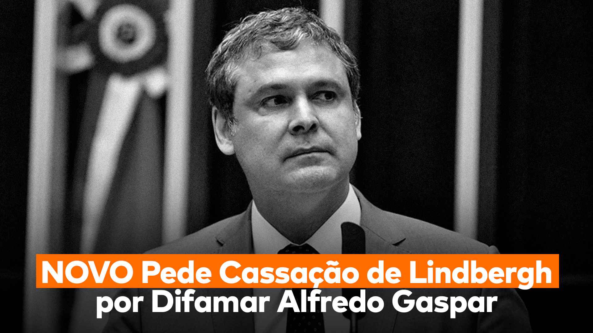 Tela dividida coloca o presidente do NOVO, Eduardo Ribeiro, de um lado, o deputado Lindbergh Farias, que chamou Alfredo Gaspar de “estuprador”, do outro e abaixo deles a frase ““NOVO Pede Cassação de Lindbergh por Difamar Alfredo Gaspar”.