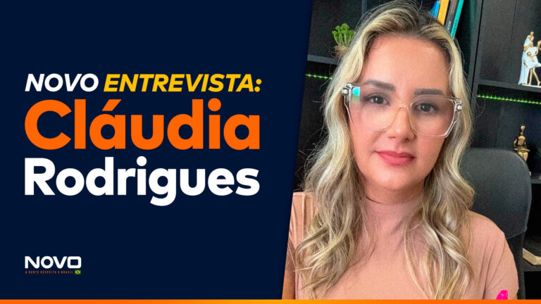 Na capa da matéria sobre Cláudia Rodrigues, pré-candidata a deputada federal pelo NOVO, Cláudia aparece ao lado da frase “NOVO entrevista: Cláudia Rodrigues”.