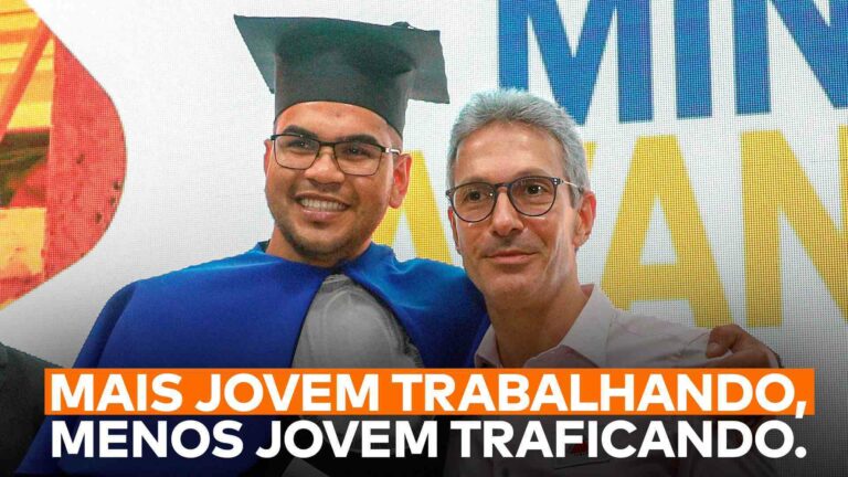 Romeu Zema, pré-candidato a presidente acusado pelo sistema de defender o trabalho infantil, aparece abraçado com um formando do Trilhas do Futuro e abaixo deles está a frase “Mais jovem trabalhando, Menos jovem traficando.”.