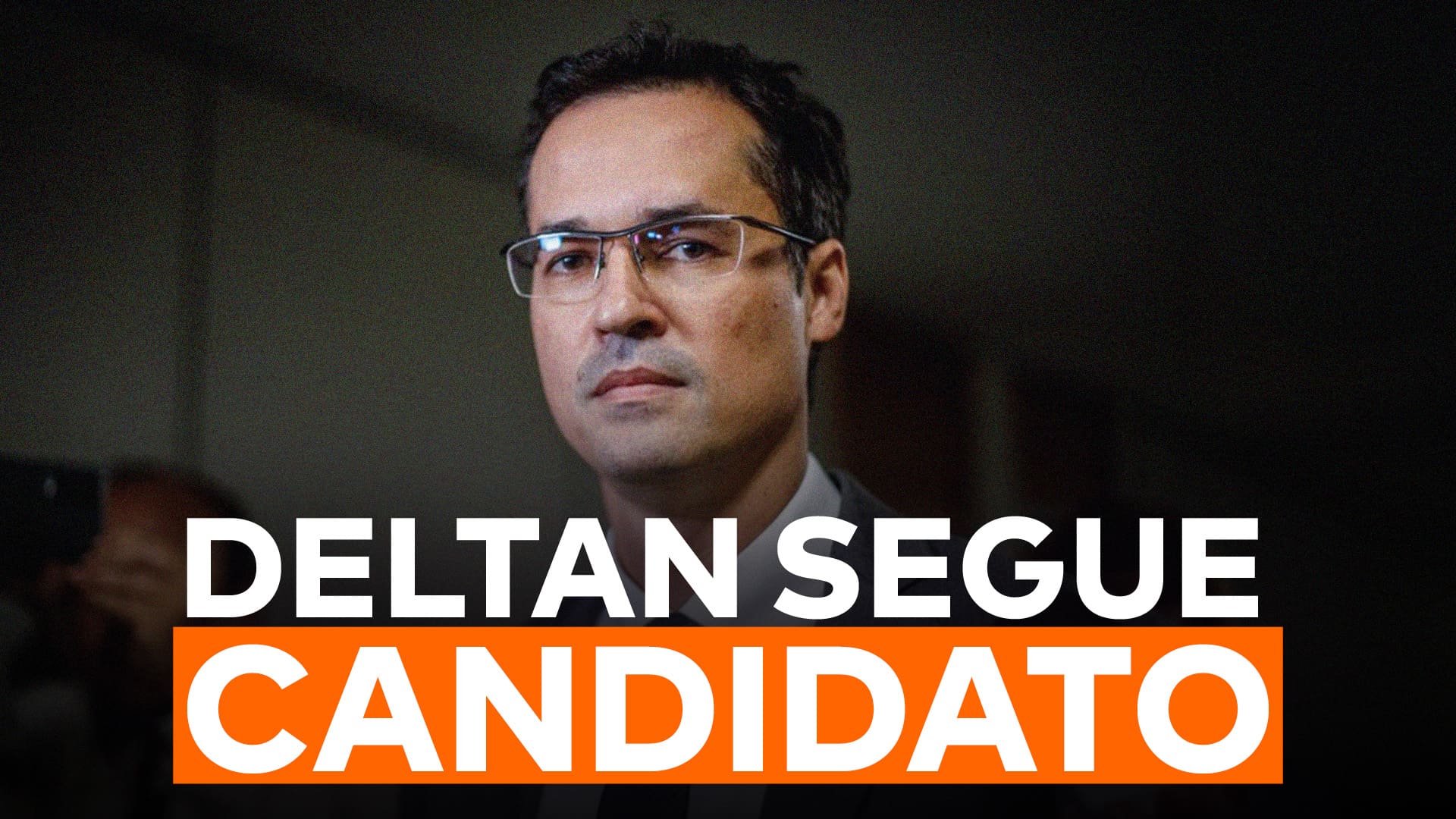 A imagem mostra a frase “Deltan Dallagnol continua candidato” abaixo de uma foto de Deltan Dallagnol.